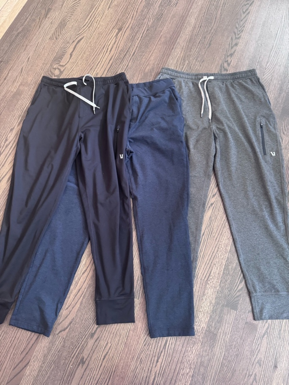 Vuori 3 pack mens jogger sweatpants Grey, Black, Navy Athletic size X-Large